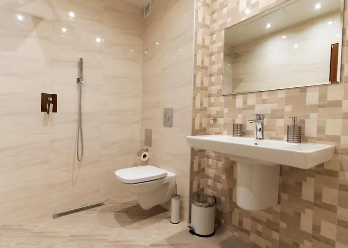 Velik Πανσιόν Σαντάνσκι